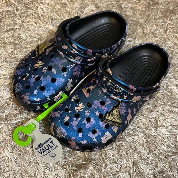 NWT Walt Disney World 50th Anniversary Grand Finale Clogs for Adults by Crocs - Picture 2 of 12